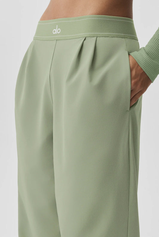 Штани палаццо Alo Yoga Suit Up Trouser широкі жіночі Dune Grass