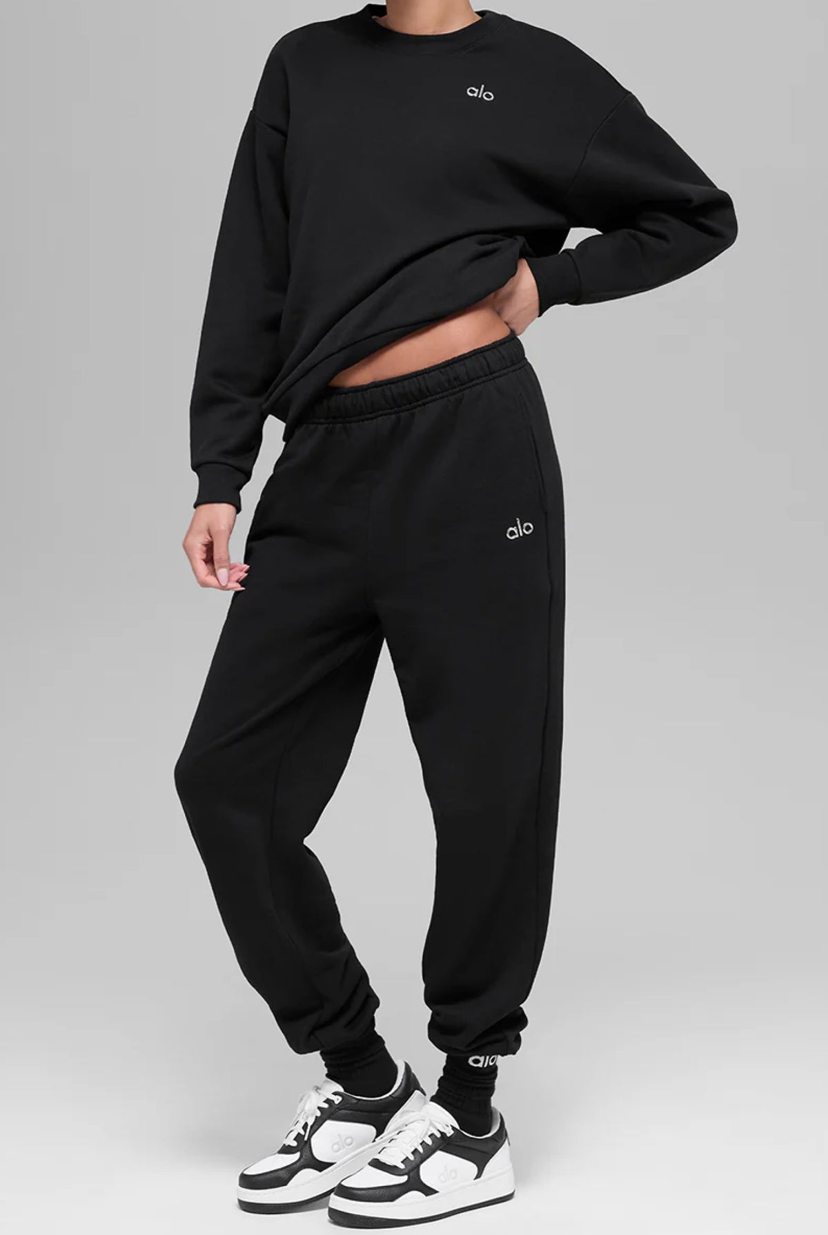 Світшот Alo Yoga Accolade Crew Neck Pullover чорний