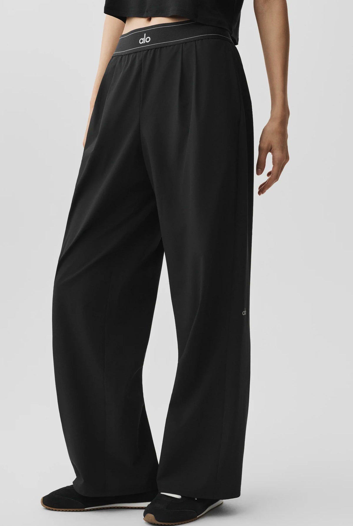 Штани палаццо Alo Yoga Suit Up Trouser широкі жіночі чорні