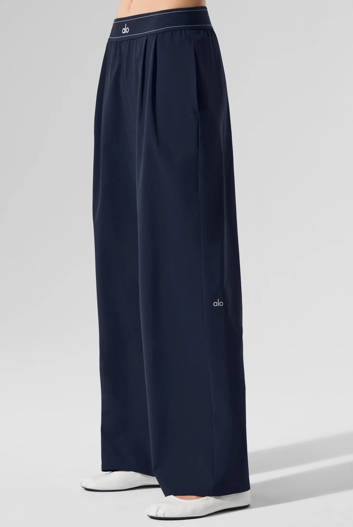 Штани палаццо Alo Yoga Suit Up Trouser широкі жіночі сині