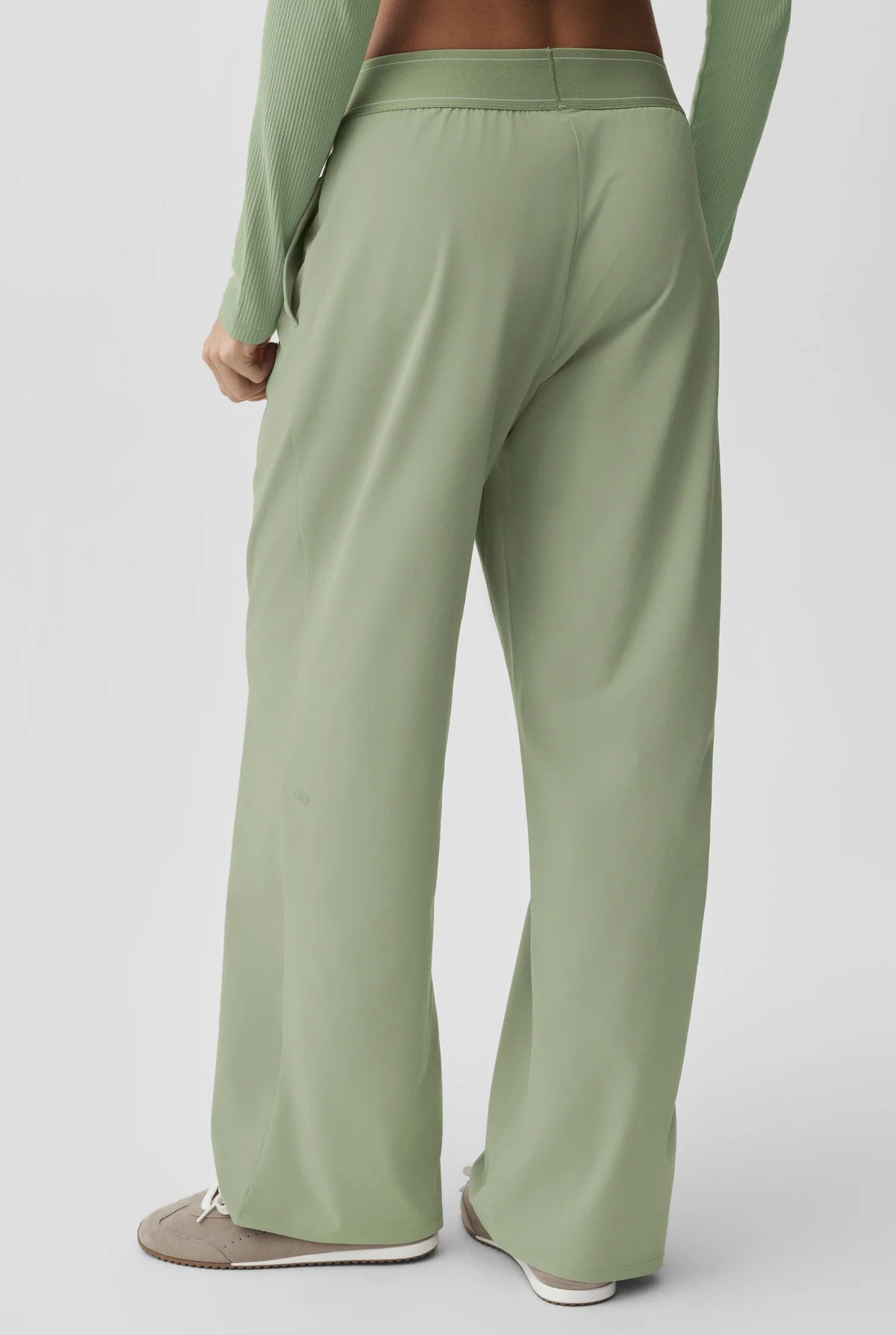 Штани палаццо Alo Yoga Suit Up Trouser широкі жіночі Dune Grass